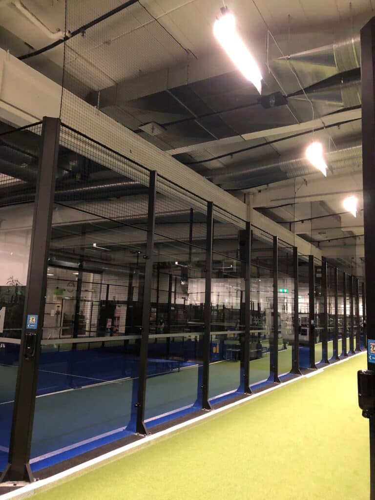 Padelnät, 40mm svart nylon, kantsydd