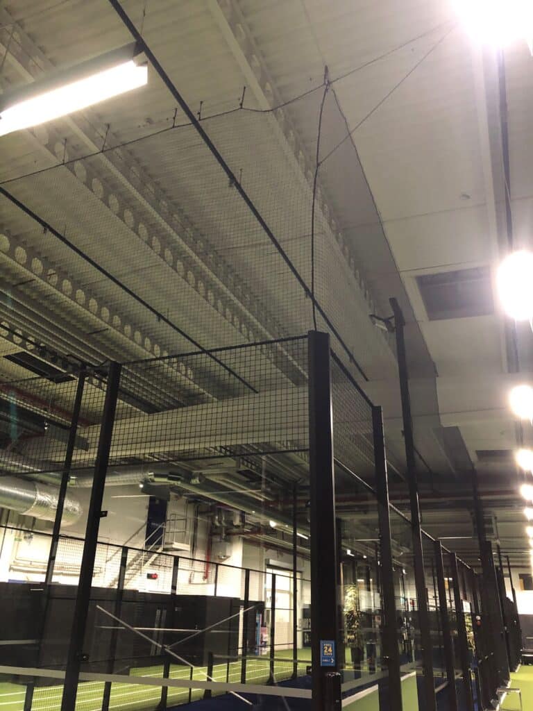 Padelnät, 40mm svart nylon, kantsydd