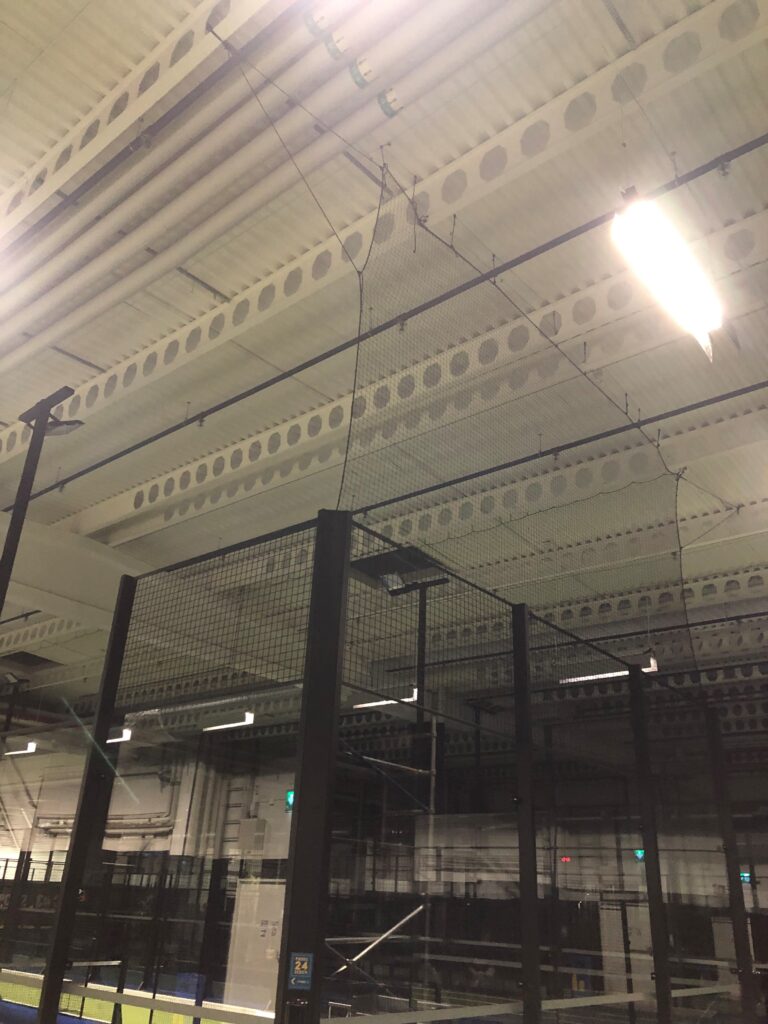 Padelnät, 40mm svart nylon, kantsydd